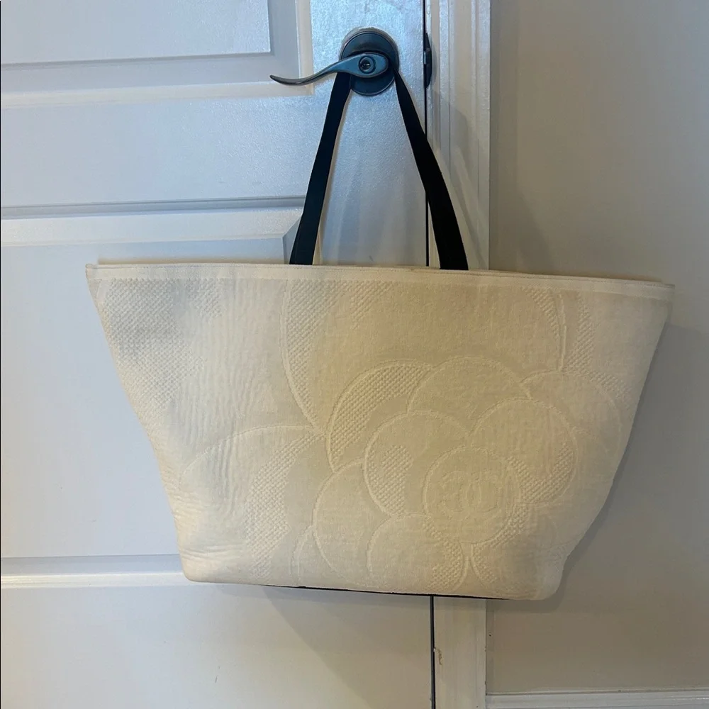 Chanel Elegant Cream Tote / beach Bag with tags! - Picture 4 of 16